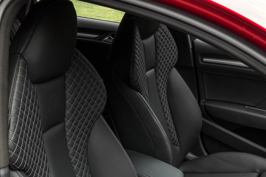 Детали интерьера Audi A3 Sedan 2.0 TDI S-Line (8V) 2016 года  (UK) (фото 13 из 24)